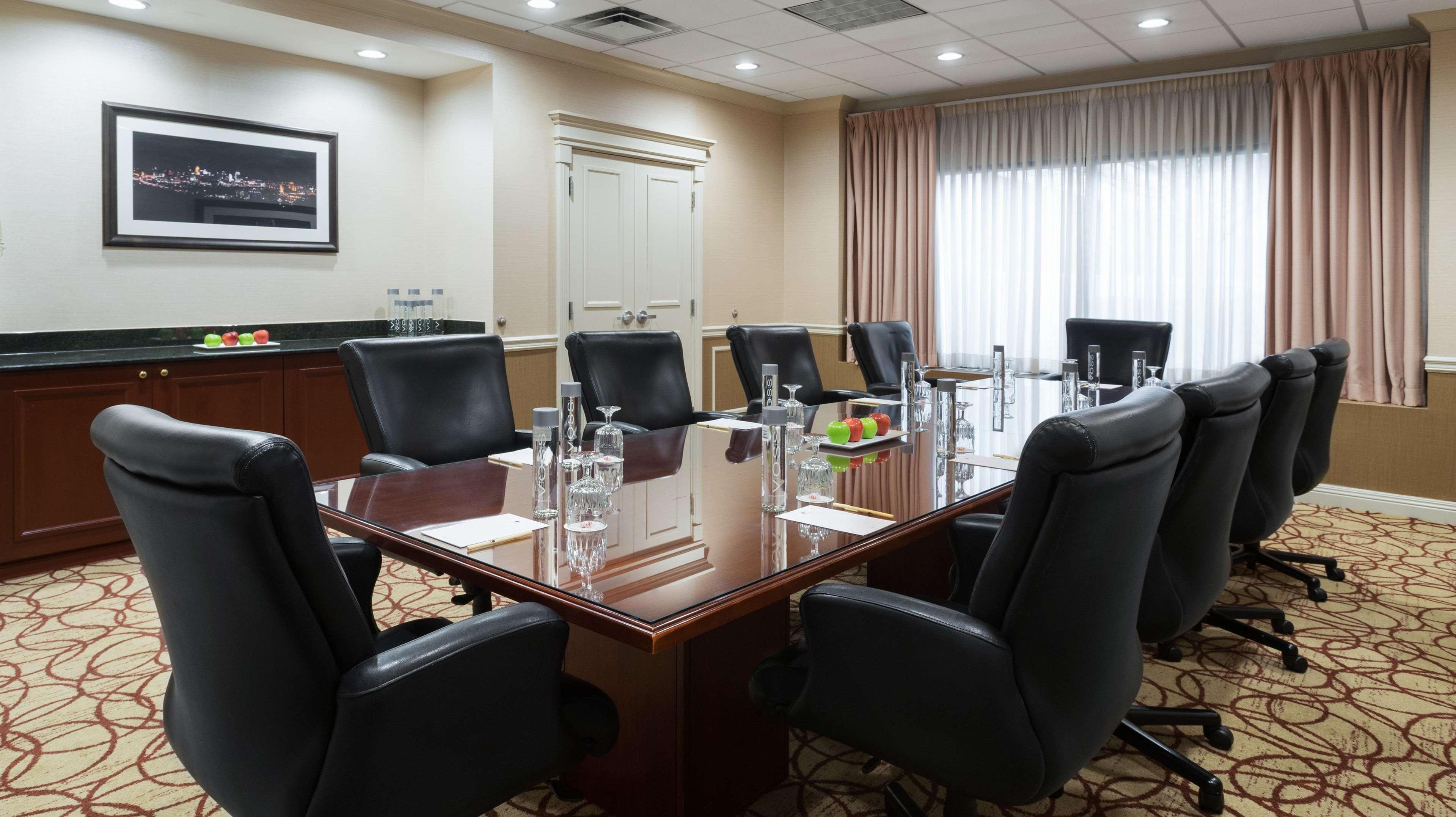 Doubletree Suites By Hilton Hotel Cincinnati - Blue Ash Sharonville Exterior photo