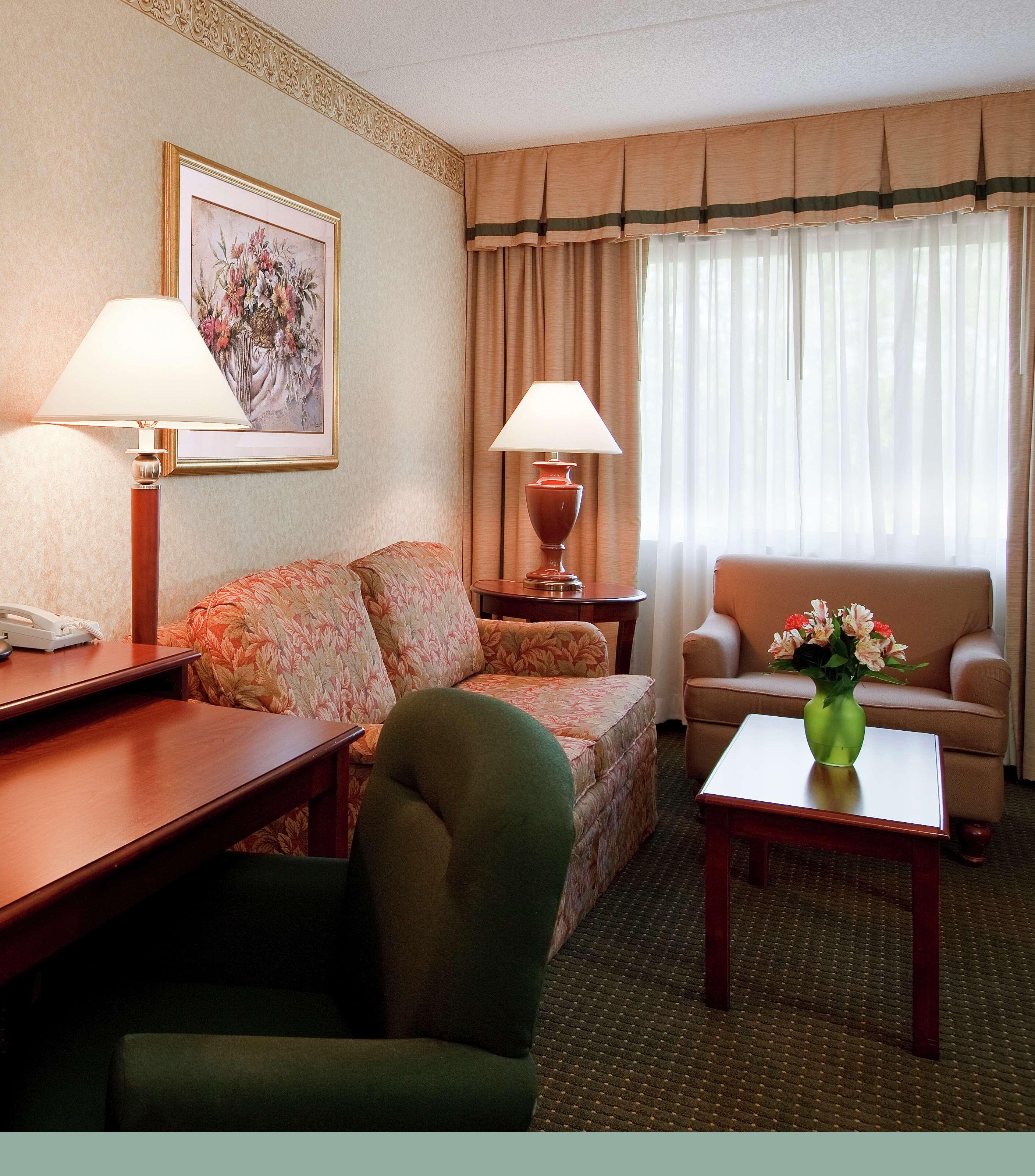 Doubletree Suites By Hilton Hotel Cincinnati - Blue Ash Sharonville Exterior photo