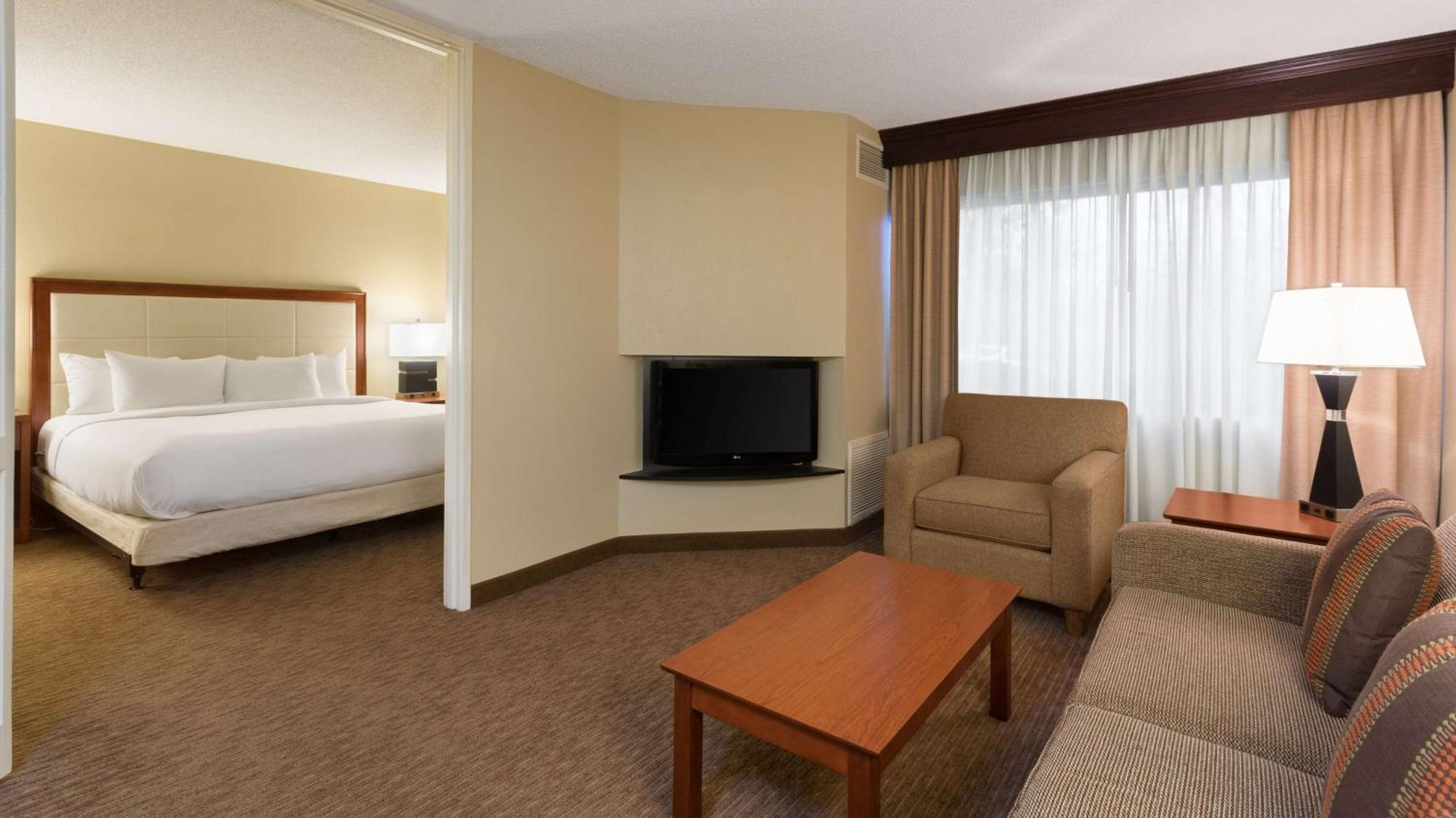Doubletree Suites By Hilton Hotel Cincinnati - Blue Ash Sharonville Exterior photo