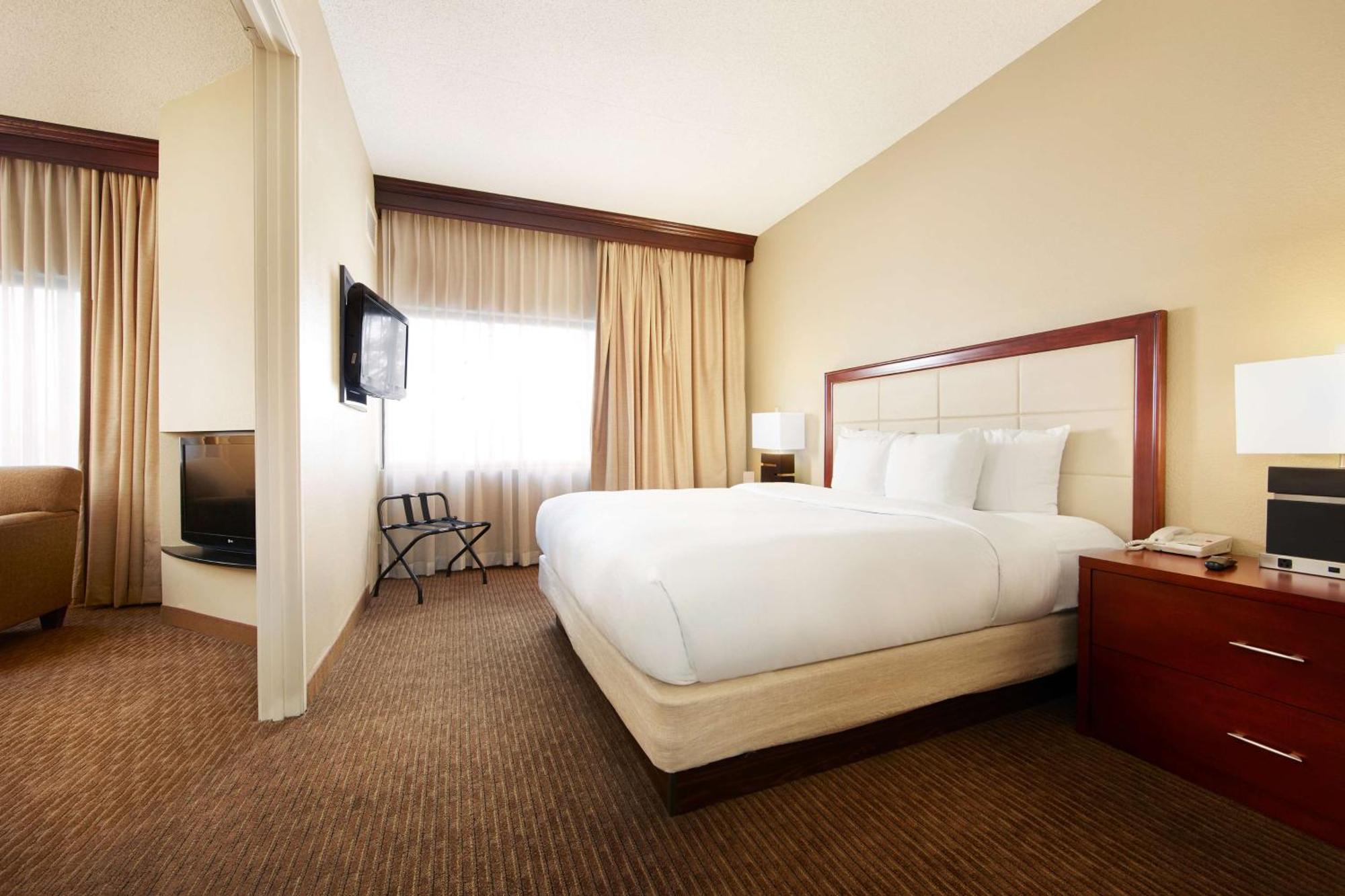 Doubletree Suites By Hilton Hotel Cincinnati - Blue Ash Sharonville Exterior photo