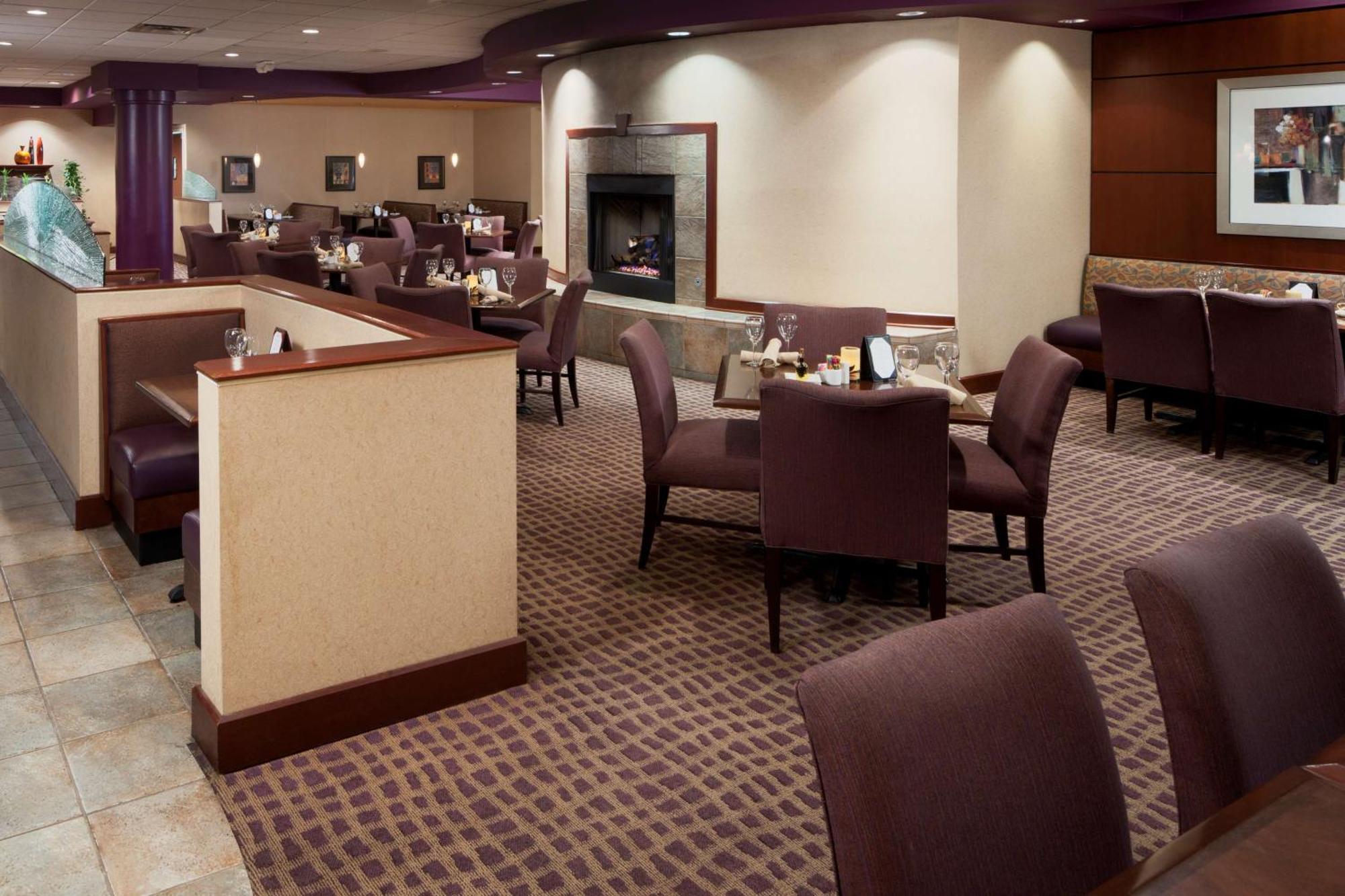 Doubletree Suites By Hilton Hotel Cincinnati - Blue Ash Sharonville Exterior photo