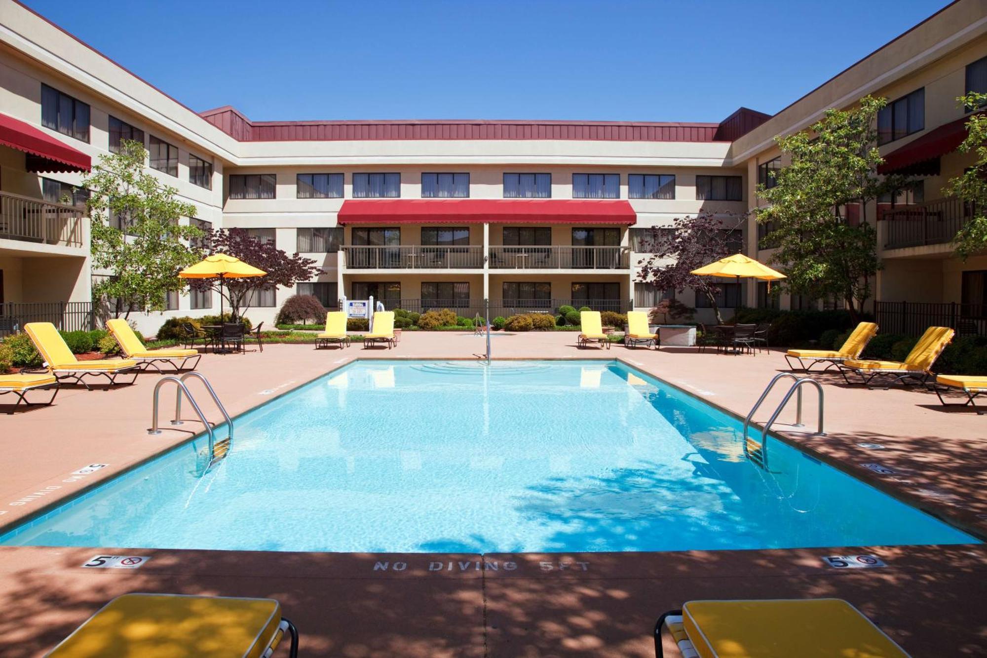 Doubletree Suites By Hilton Hotel Cincinnati - Blue Ash Sharonville Exterior photo