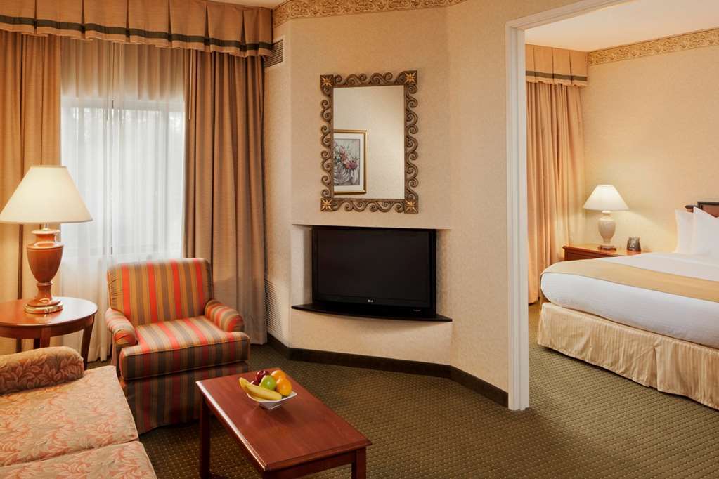 Doubletree Suites By Hilton Hotel Cincinnati - Blue Ash Sharonville Room photo