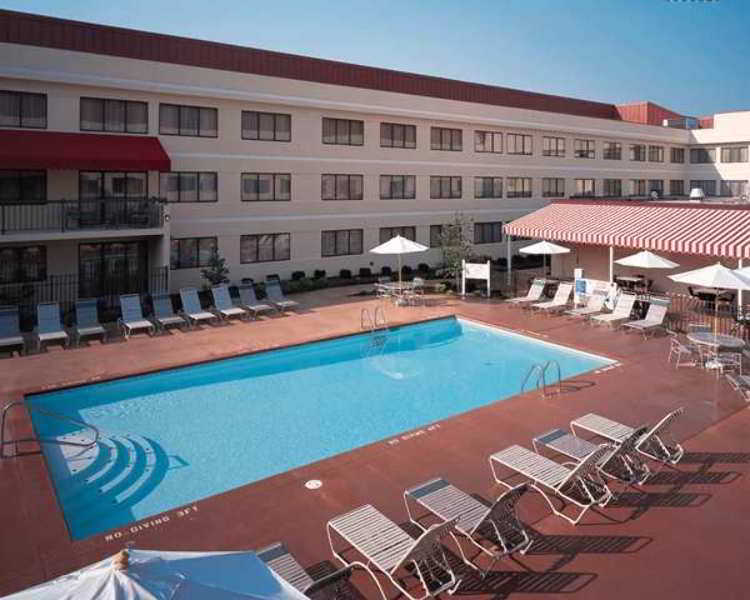 Doubletree Suites By Hilton Hotel Cincinnati - Blue Ash Sharonville Exterior photo