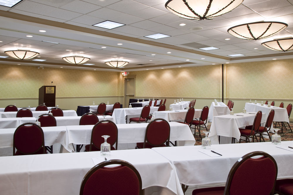 Doubletree Suites By Hilton Hotel Cincinnati - Blue Ash Sharonville Business photo