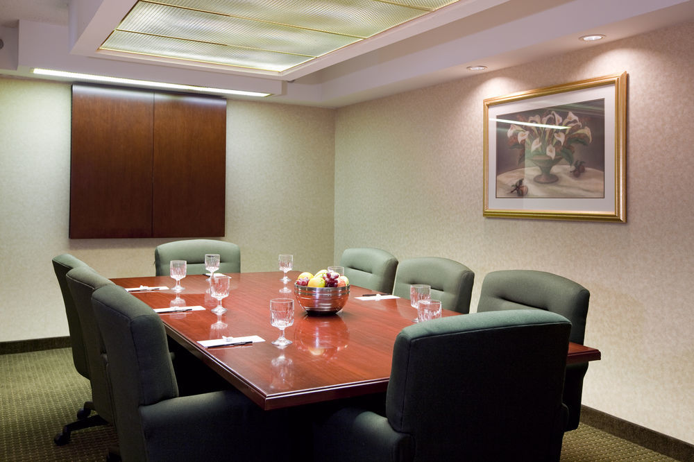 Doubletree Suites By Hilton Hotel Cincinnati - Blue Ash Sharonville Facilities photo